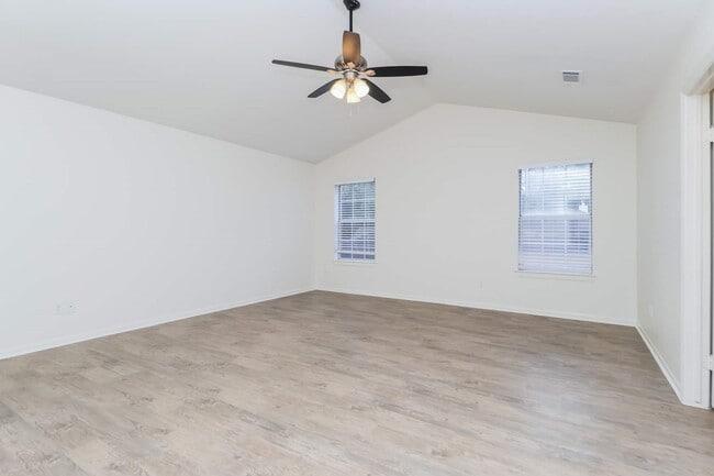 Building Photo - 14 E Trillium Cir