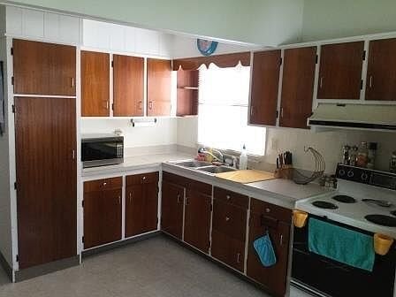 55 River Dr
