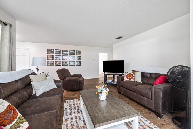 Photo - 10 Summit Cir