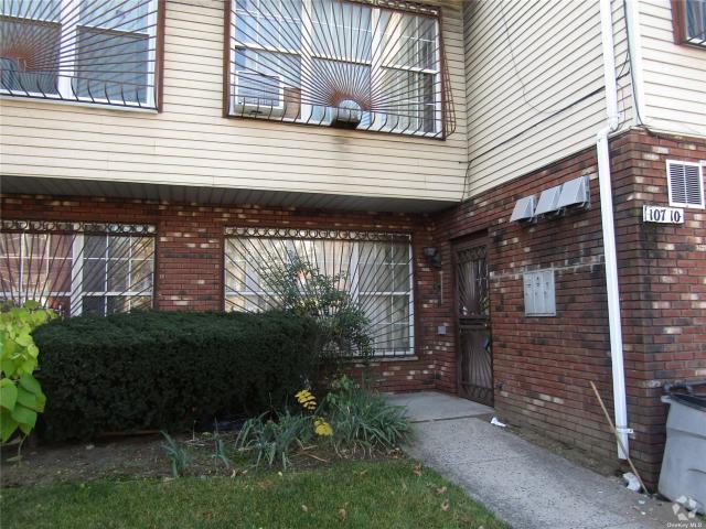 Building Photo - 3 bedroom in Jamaica NY 11433 Unit 9B Rental