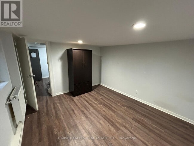 Photo - 1098 Bathurst St
