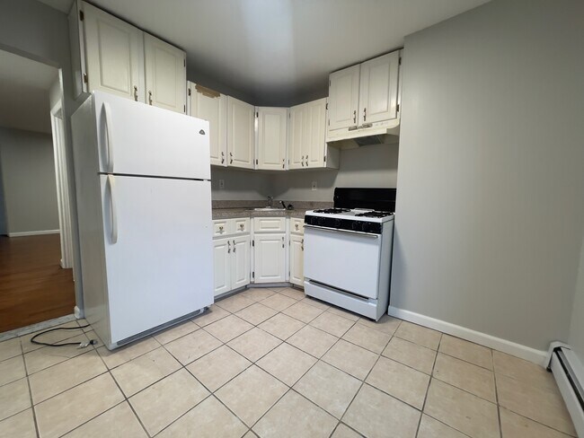 Building Photo - 188 Lembeck Ave Unit 1L