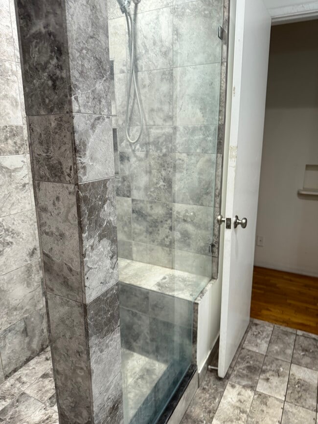 Building Photo - 5514 Edgewood Plz Unit 0 Rental