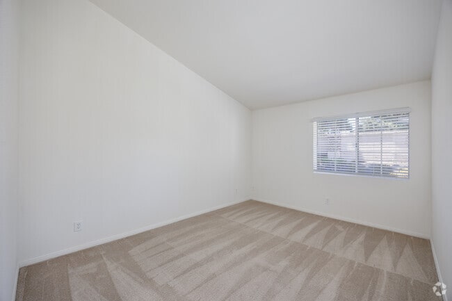 2BR, 2BA - 925SF - Primary Bedroom