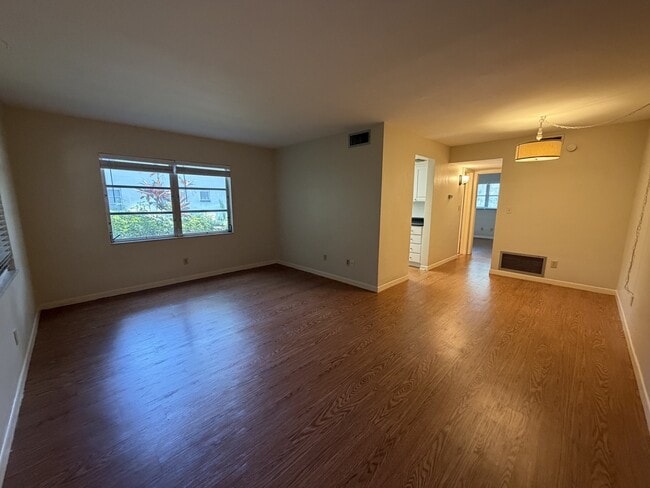 Photo - 1 Bed/1 Bath - Unit 7 Unit 7