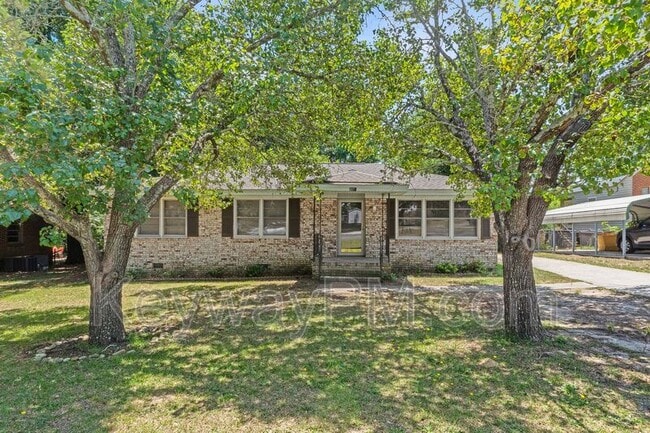 Building Photo - 3301 Westmont Dr