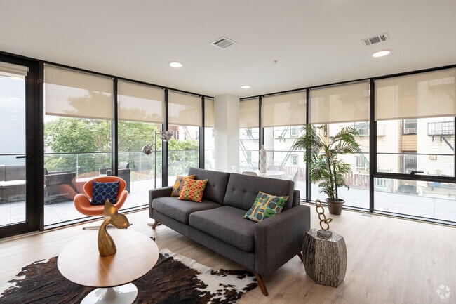 Sala de estar - 231 Hackensack Plank Rd