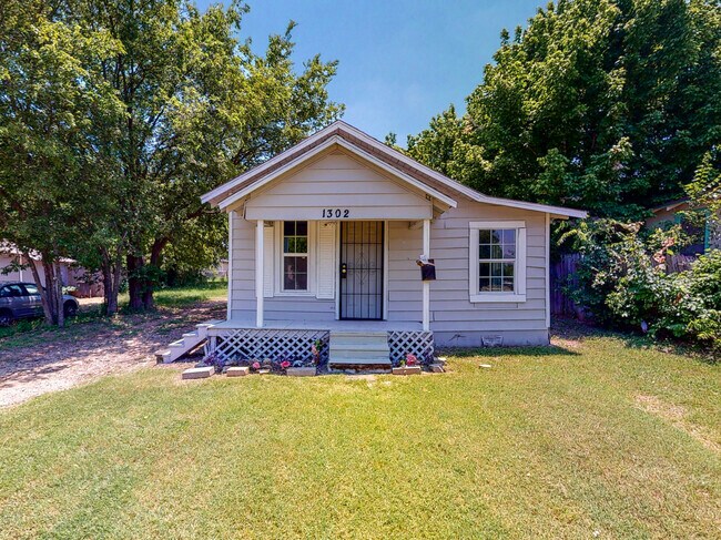 Photo - 1302 E Jessamine St House