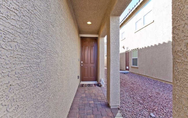 Photo - 945 Spiracle Ave