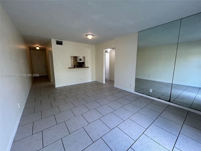 Photo - 7625 Tam Oshanter Blvd Unidad .
