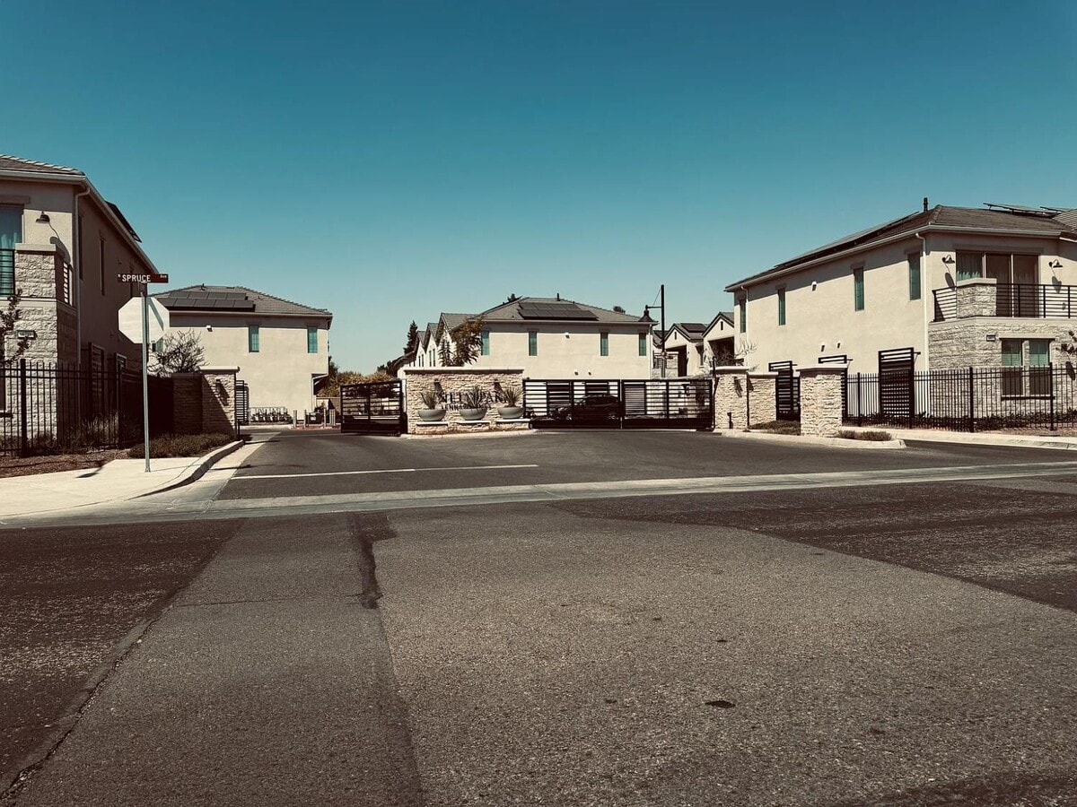 Photo - 413 W Mahogany Ln