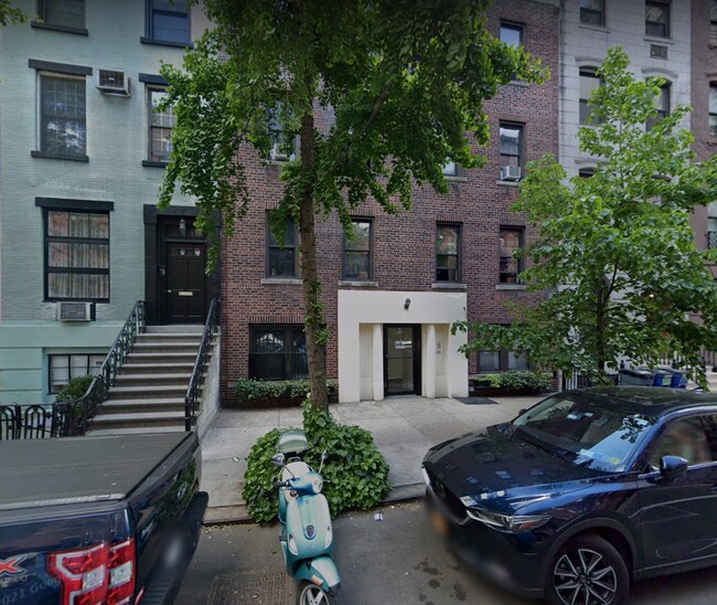 Photo - 230 E 32nd St