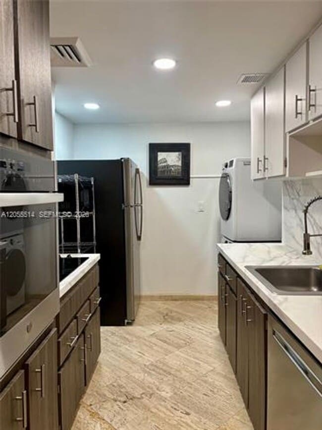 Building Photo - 2451 Brickell Ave