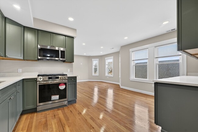 Building Photo - 42 Almont St Unit 3L