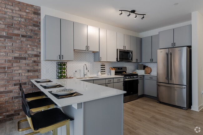 1BR, 1BA - 747SF - Kitchen/Dining Room - Top of The Mount Apartments