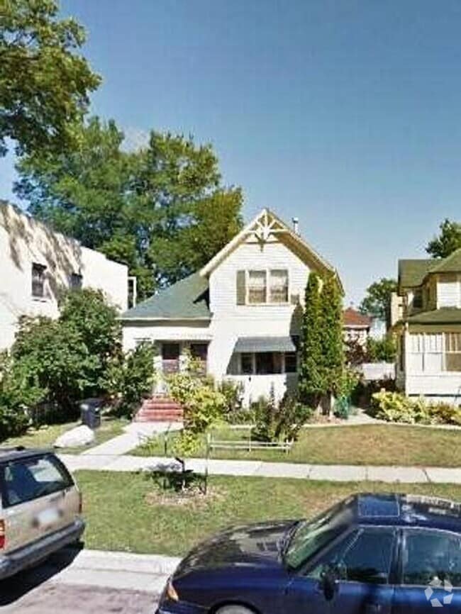 Building Photo - 114 9th St S Unit 114 1/2 9th St S Rental