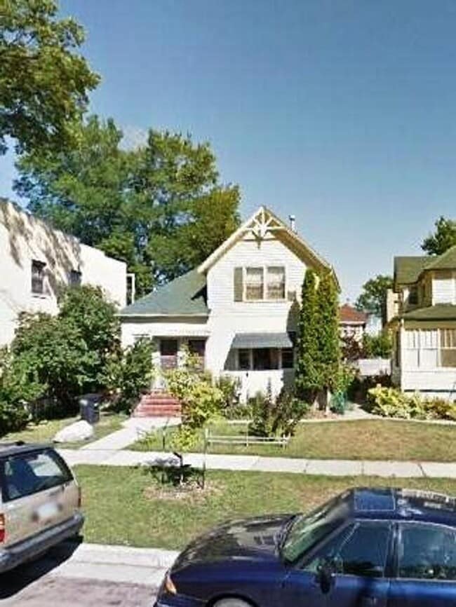 Building Photo - 114 9th St S Unit 114 1/2 9th St S Rental