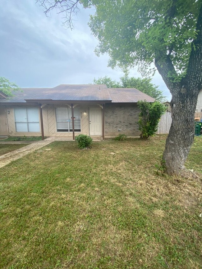 Building Photo - 8904 Meadow Trace St