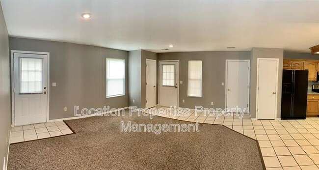 Photo - 318 Creekside Ct