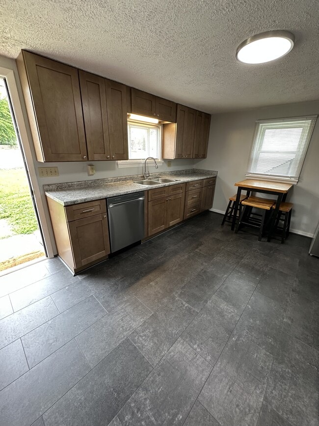 852 Wayne Ave
