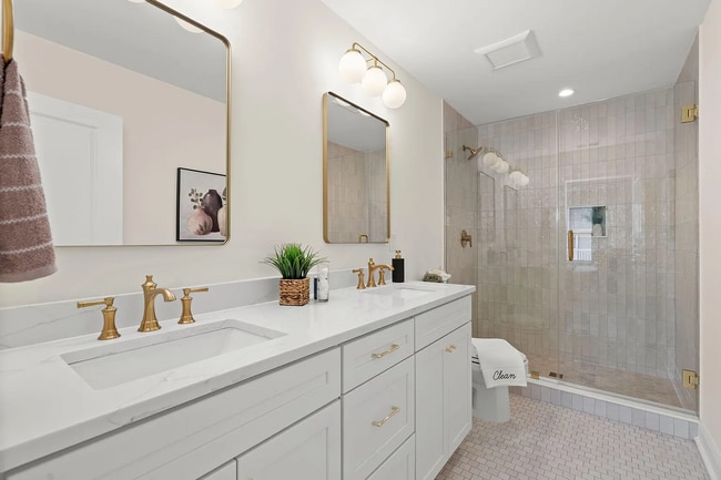 Photo - 929 Battery Ave