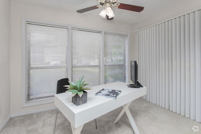 1HAB, 1BA - 1005sf - Solárium - Reserve at Twin Oaks