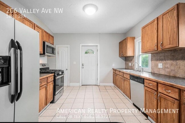 Photo - 206 Valley Ave NW