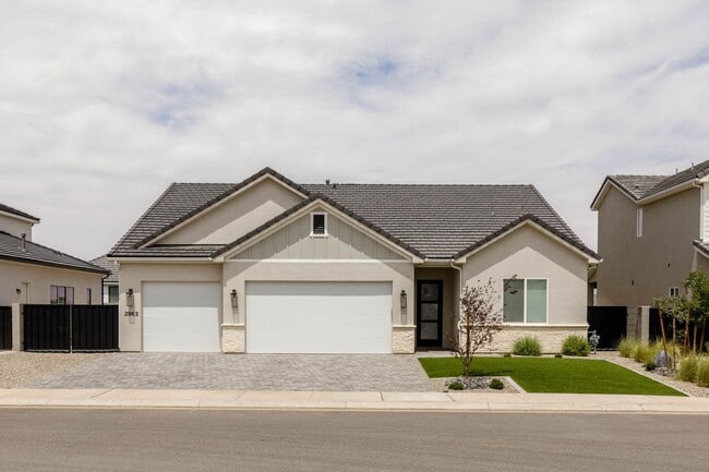 Building Photo - Stunning  4 bed | 3 bath | 3 car garage cu... Rental