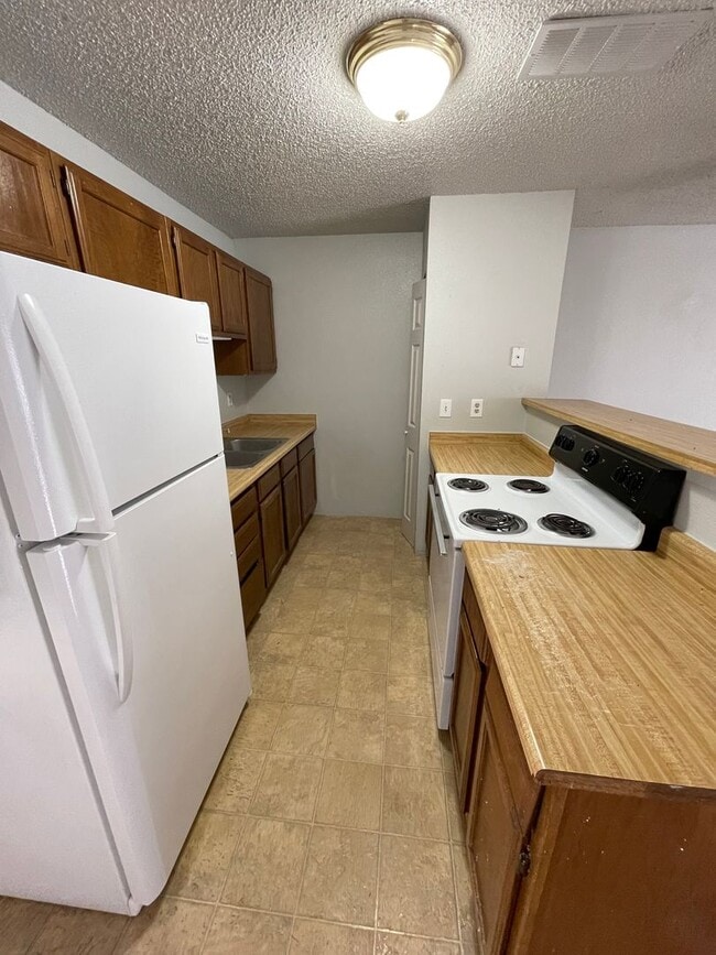 Photo - 440 W 4th St Unit 3