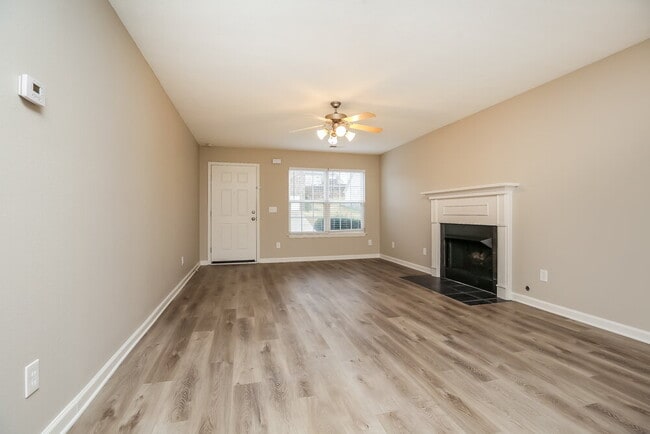 Photo - 141 Lyndhurst Dr