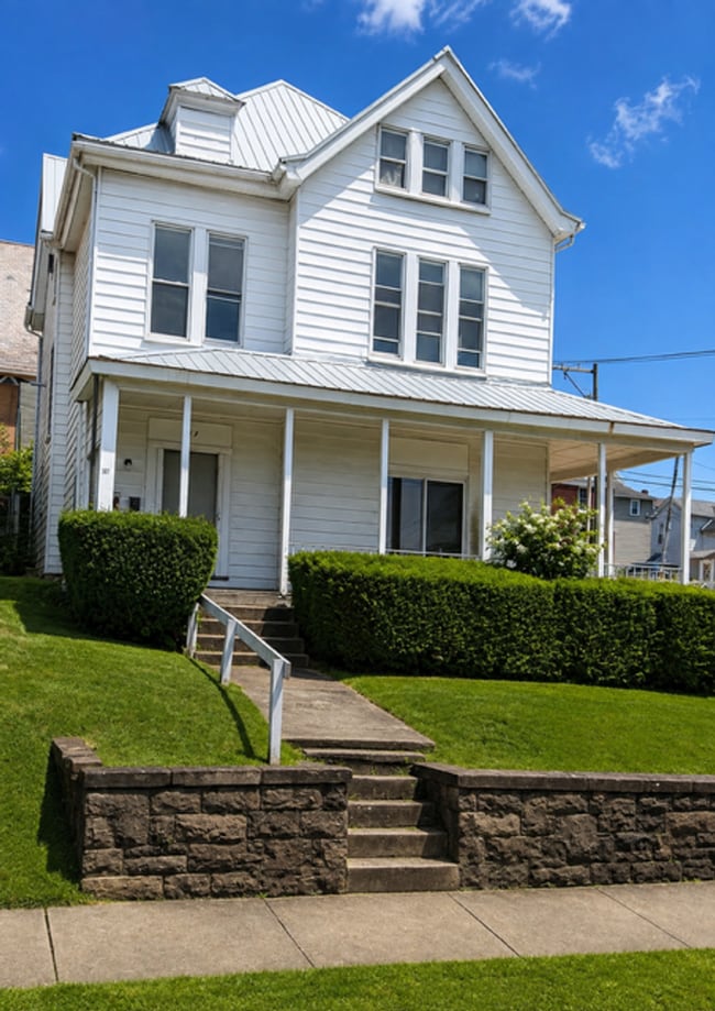 Building Photo - 517 Walnut St Unit 1