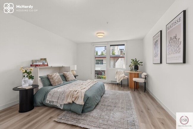 Photo - 5085 Mchardy St