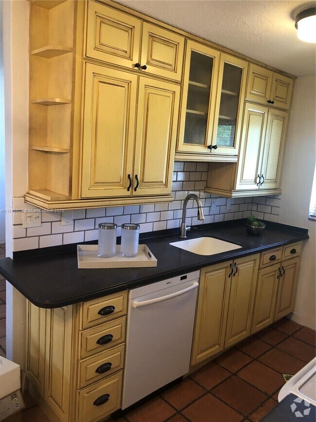 Building Photo - 1733 Mayo St Unit 7 Rental