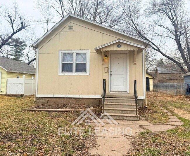 Building Photo - Charming & Spacious 3-Bedroom Rental in Topeka’s Oakland Neighborhood!