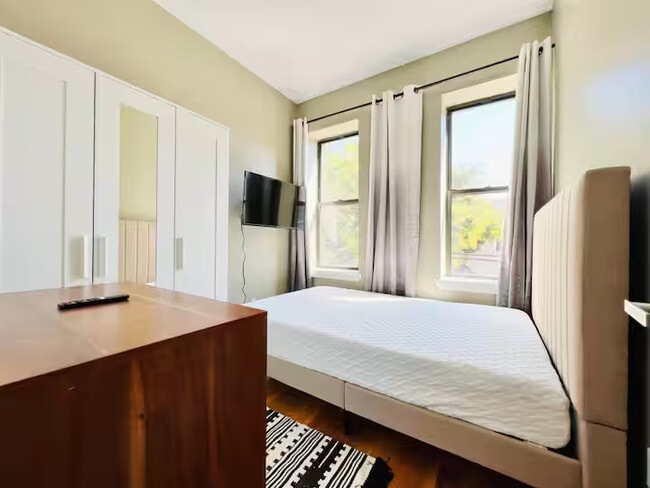 Photo - Furnished room/NOT APARTMENT Unit 2