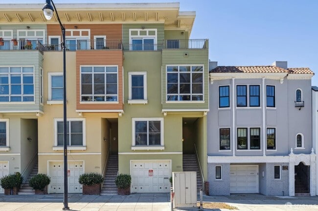 Building Photo - 1592 Dolores St Rental