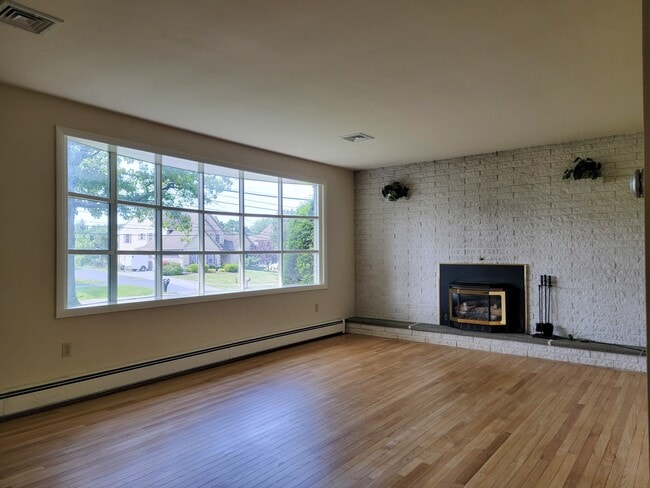 Photo - 609 W Orange St