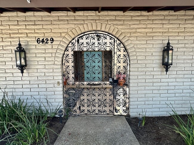 Photo - Beautiful Hilltop Del Cerro House with Amazing Views As Far As The Ocean!