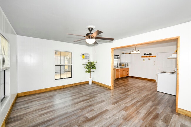 Photo - 429 Palo Alto Dr