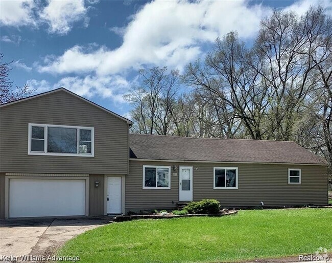 Building Photo - 689 Lucille Dr Rental