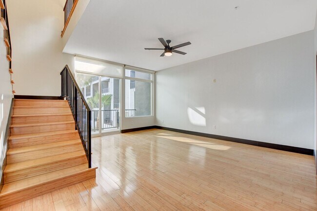 Photo - Loft 5 #310- Stunning 1Bd/2.5Ba Two Level ...