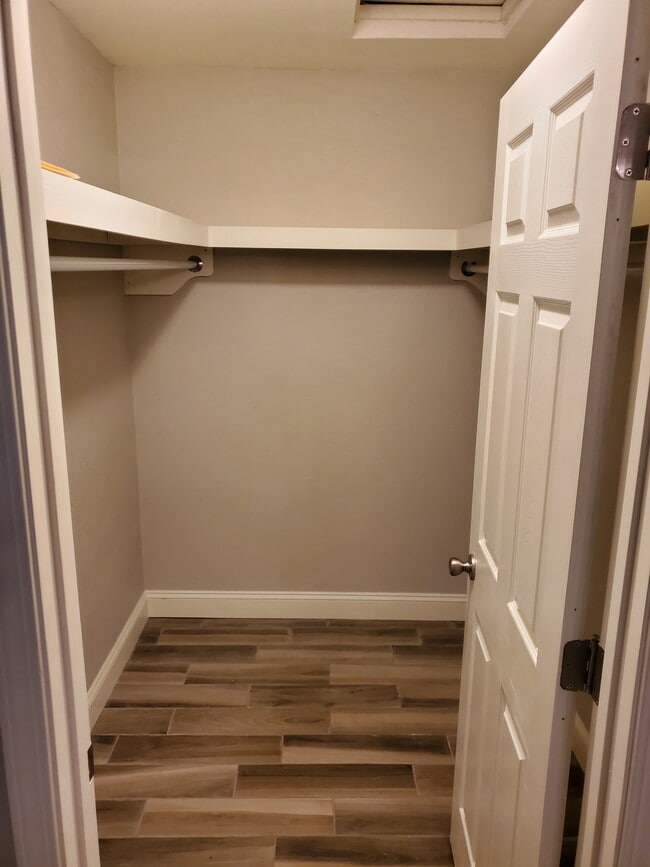 Building Photo - 822 Hardy Springs Cir Unit C