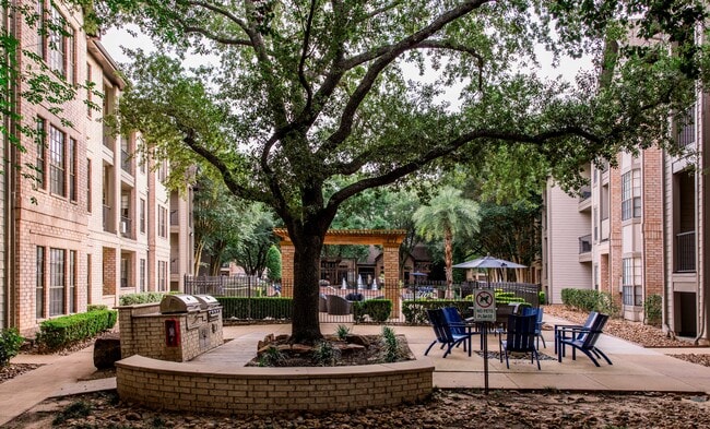 Propane Grills & Outdoor Lounge - Greenbriar Park