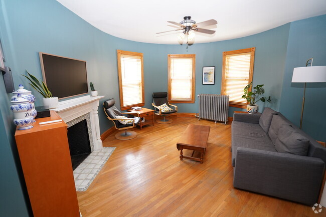 Building Photo - 127 Franklin St Unit 2 Rental