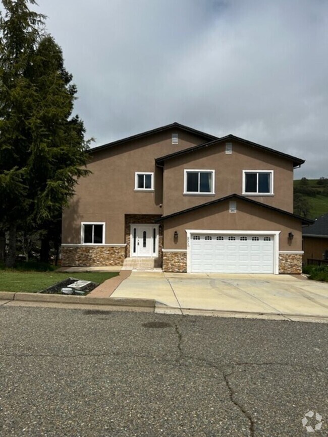 Building Photo - Sutter Crest Home