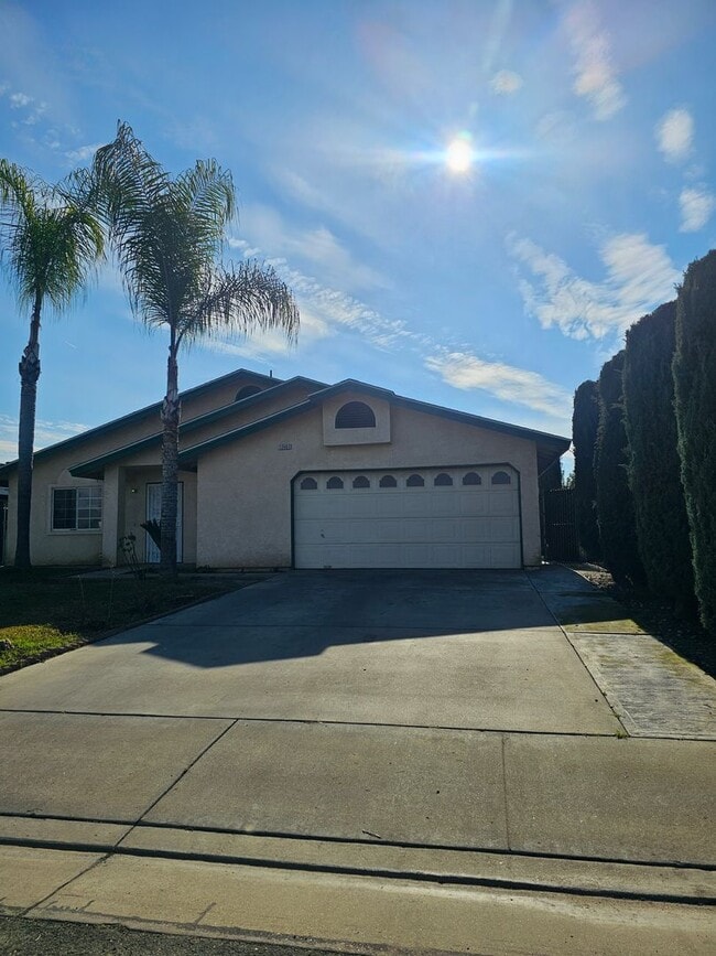 Photo - 3 Bedroom 2 Bath Orosi Home!