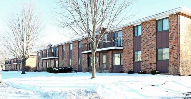 Windsong Court Apartments - Windsong Court Apartments