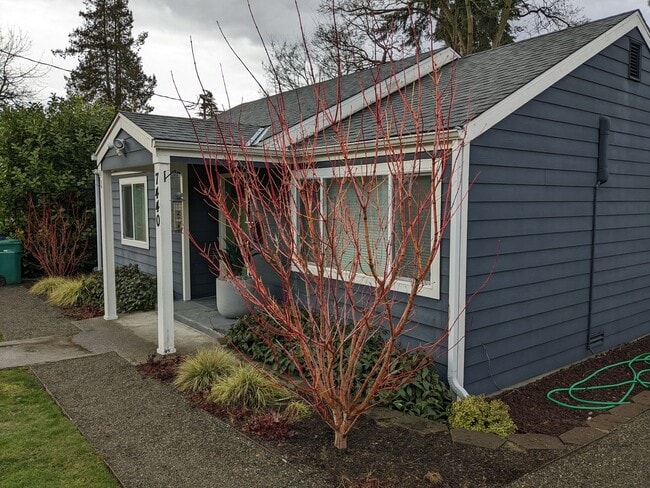 Photo - Lovely 3 Bedroom Skyway Rambler