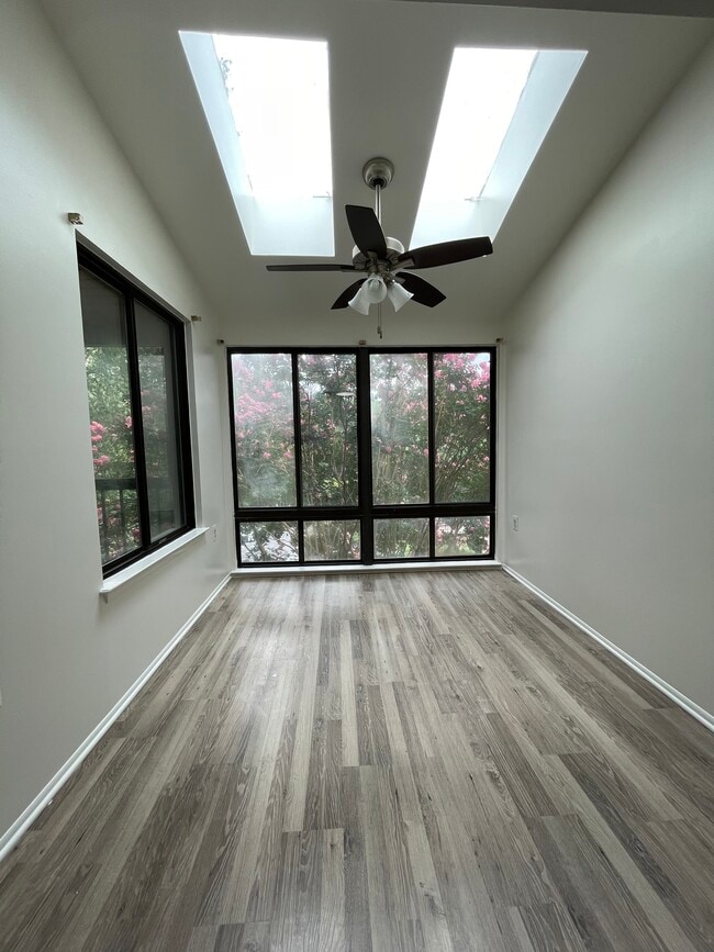 Building Photo - 13205 Chalet Pl Unit 301