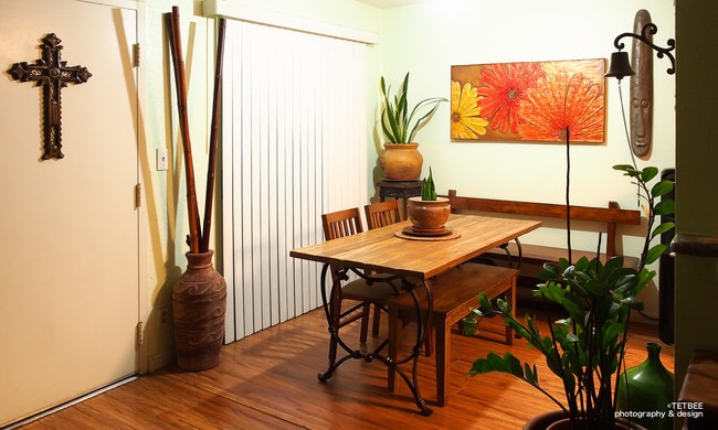 dining area - 7050 Vassar Ave